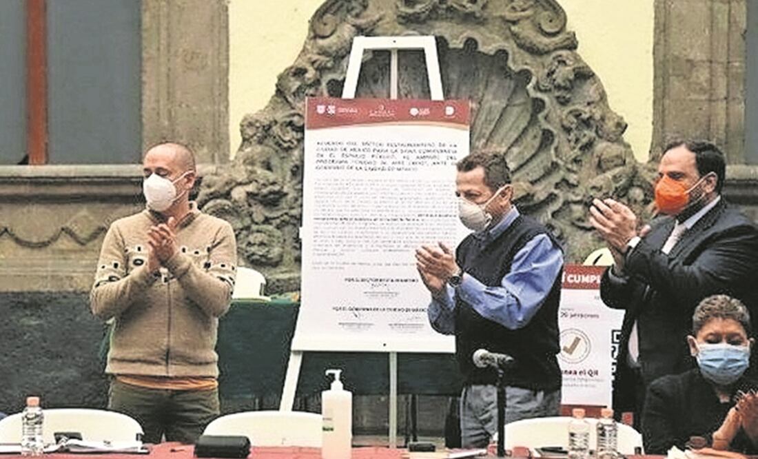José Antonio Peña Merino, director de la ADIP; Fadlala Akabani, secretario de Desarrollo Económico, y representantes de Canirac, en la firma del acuerdo para el programa Ciudad Al Aire Libre. Foto: ESPECIAL