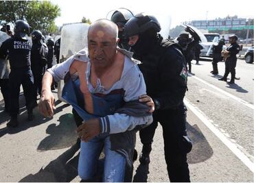 Con violencia repliegan a manifestantes de la carretera México- Toluca