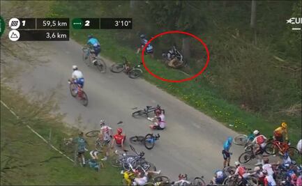 Ciclista francés sufre brutal caída en plena competencia