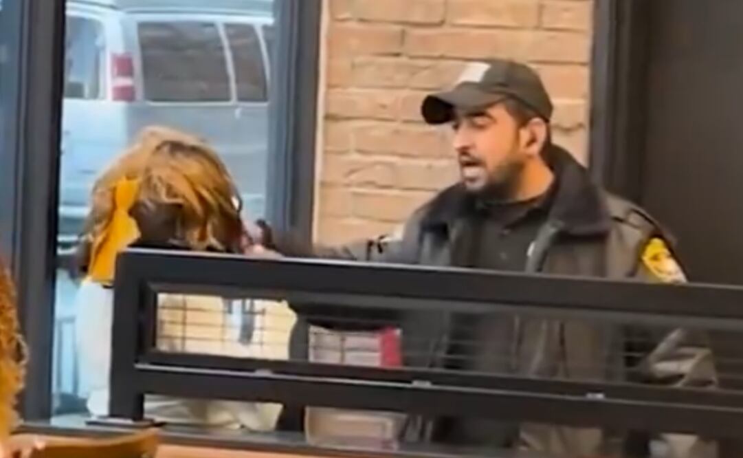 Guarida de seguridad agrede a cliente en Taco Bell. Foto: captura de pantalla