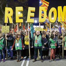 Miles protestan en Barcelona contra el gobierno español