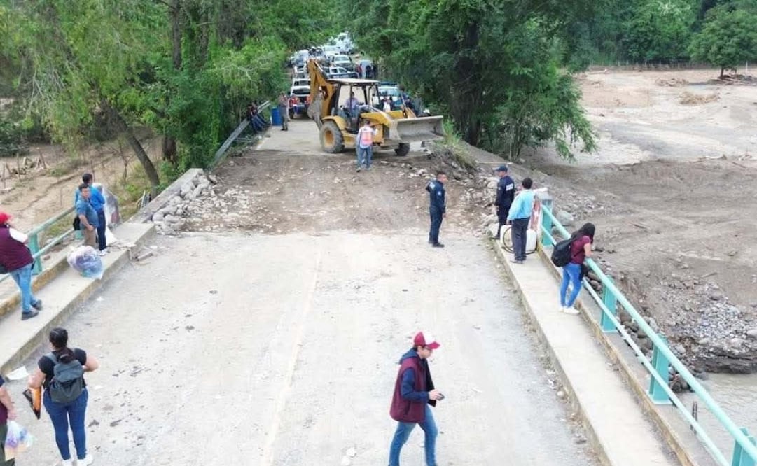 Familia se evacuadas de Santa Teresa en Yahualica Hidalgo por una grieta, no podrán regresar al lugar debido a que este podría ser ya inevitable. Consideró director de Protección Civil de ese lugar. (20/10/25) Foto: Especial