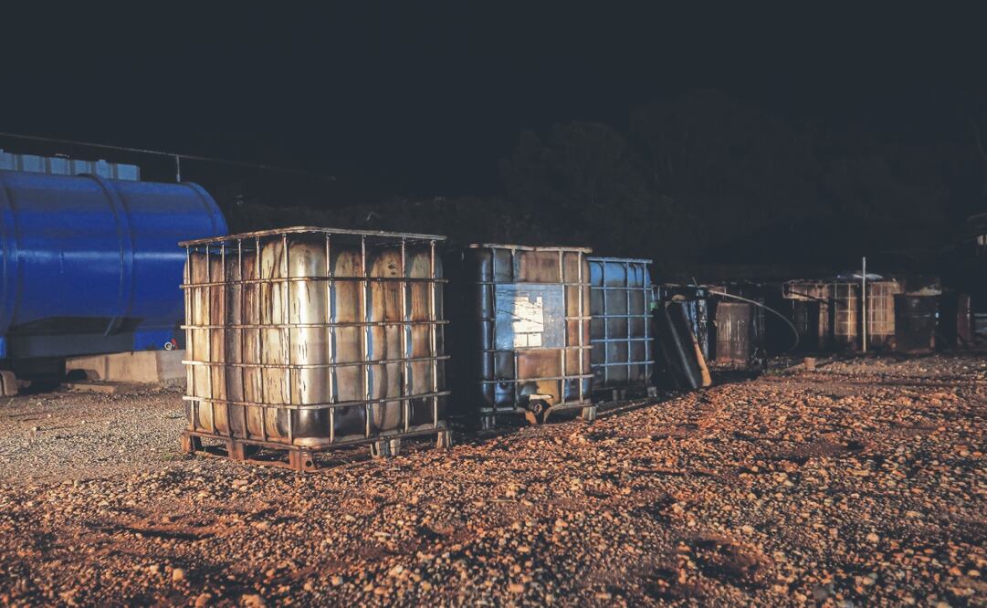 La refinería clandestina que operaba como una planta de tratamiento de residuos industriales causó deforestación, dicen. Foto: Gabriel Pano/ EL UNIVERSAL