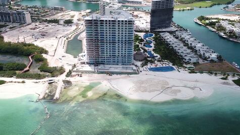 Denuncian trabajos de construcción en complejo hotelero en Cancún durante contingencia por Covid-19