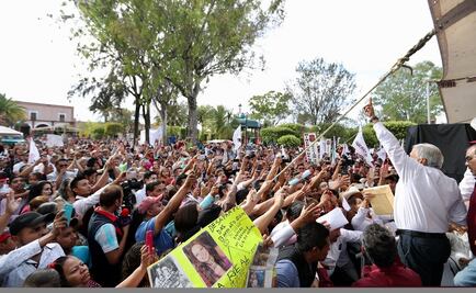 ​AMLO pide a panistas y priístas conformar el Partido de la Transformación de México 