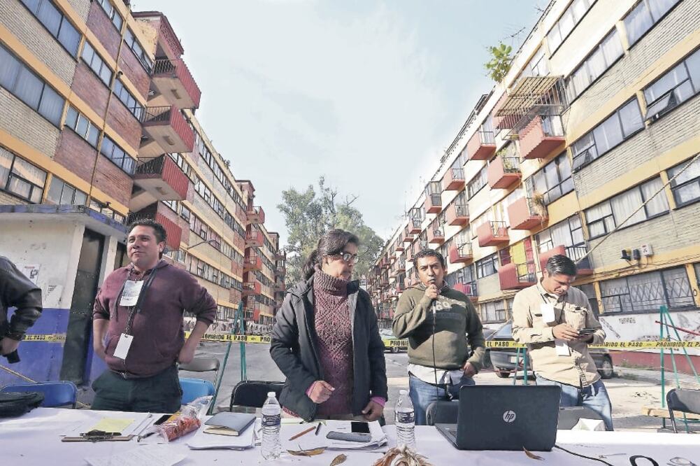 Condicionamiento. Damnificados como los del Multifamiliar de Tlalpan rechazan planes como la redensificación de sus departamentos, que es hacer más pisos. (ARCHIVO EL UNIVERSAL)