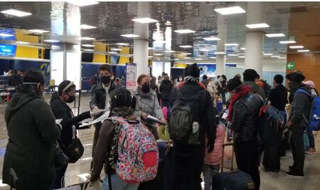 Retornan 86 ecuatorianos a su país; repatriarán a mexicanos