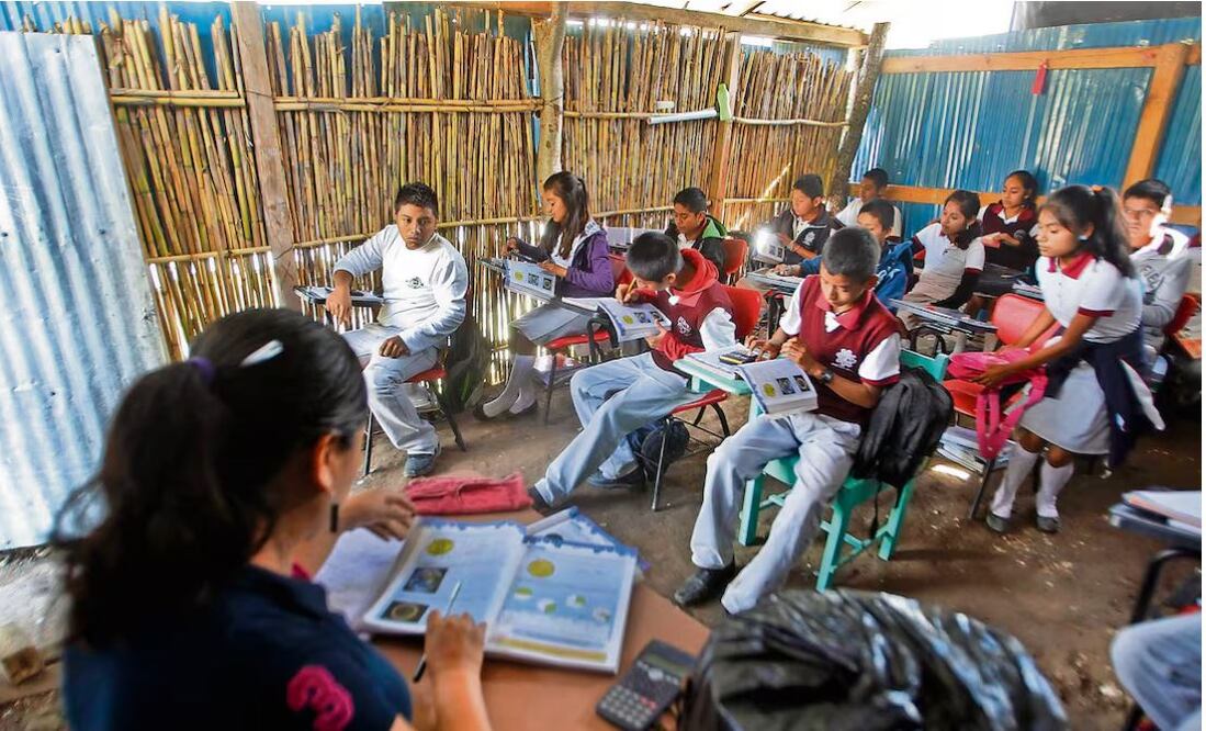 Un aula de educación primaria durante una evaluación/ Archivo el Universal