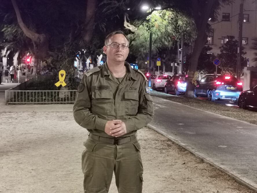 El mayor Roni Kaplán, portavoz del ejército israelí. JOSÉ ANGEL SANTAMARÍA/ENVIADO