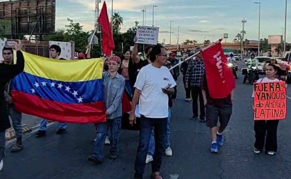 ¡Fuera yanquis de América Latina!; Protestan venezolanos en Hermosillo.
Foto: Especial.