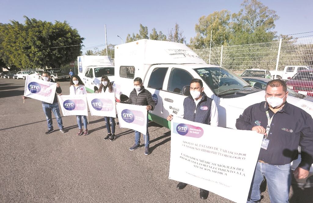 El personal médico partió en dos vehículos todoterreno con tracción 4x4. Su principal misión será atender a niños y mujeres embarazadas. Foto: Especial