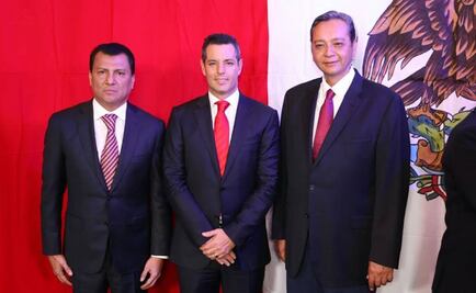 Despacha Alejandro Murat en Palacio de Gobierno de Oaxaca