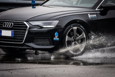 Aquaplaning, qué es y cómo evitarlo cuando llueve