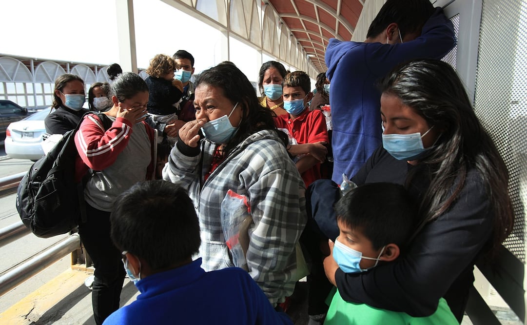 Migrantes llegaron en avión a Ciudad Juárez, provenientes de McAllen, Texas. Aseguran que autoridades de EU no les dijeron que serían expulsados del país. Fotos: Christian Torres. EL UNIVERSAL