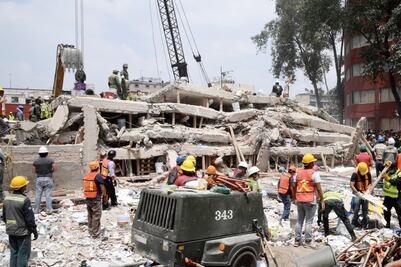 Descartan infecciones en zona de derrumbes