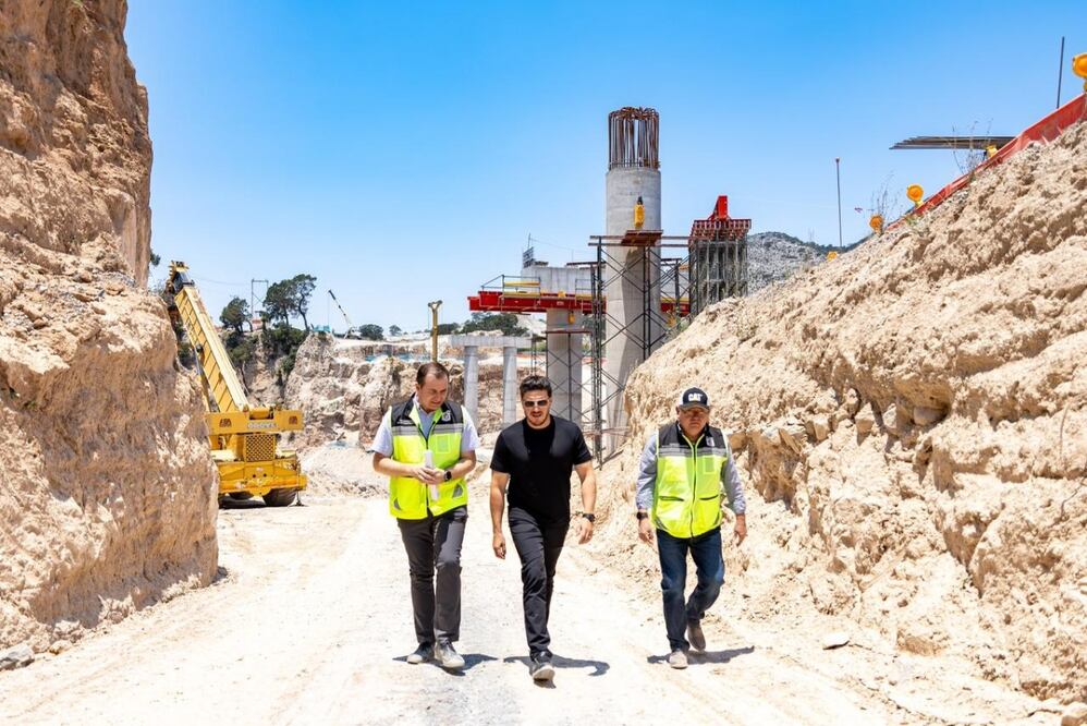 El gobernador de Nuevo León, Samuel García Sepúlveda supervisó los avances de las obras de la Carretera Interserrana. Foto: Especial