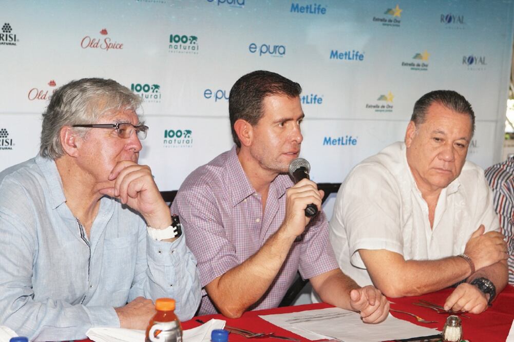 Nelson Vargas (izq.) y Alfredo Castillo promueven la realización de competencias en el puerto de Acapulco (CORTESÍA CONADE)