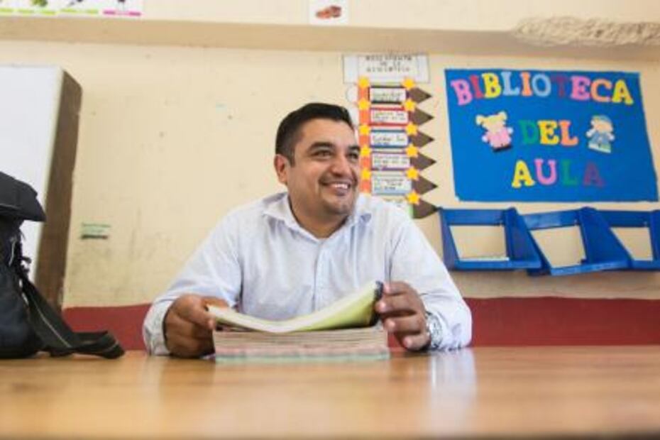 Apoyan a “profe de la combi” con afinación de su vehículo  