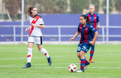 Charlyn y el Levante debutan con victoria