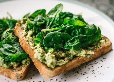 Evita las enfermedades autoinmunes con estos 6 tipos de alimentos; expertos en nutrición lo recomiendan