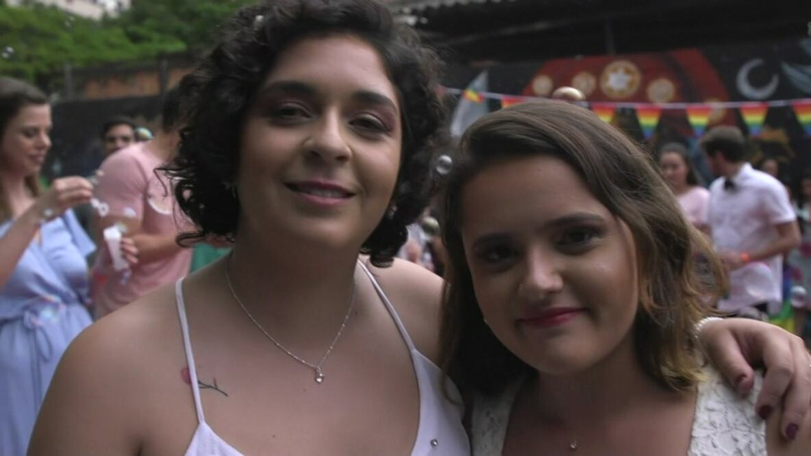 Larissa (izq.) y Luana no tenían intención de casarse. Foto: BBC