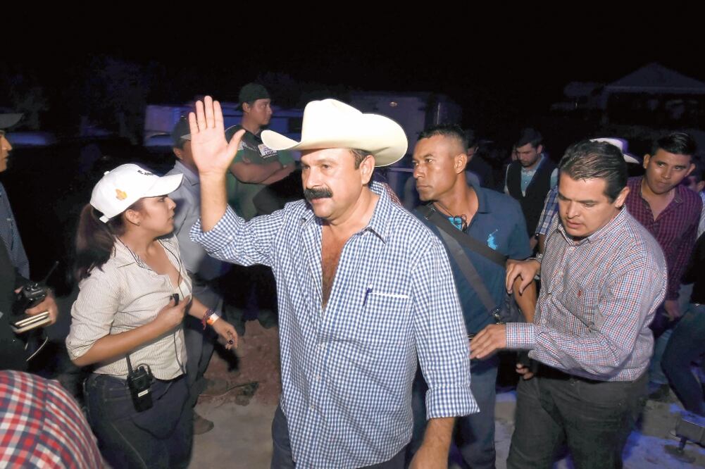 Antonio Parra García, uno de los agraviados, señaló a Hilario Ramírez Villanu eva Layín de despojarlo de una bodega en el mercado de abasto (ARCHIVO EL UNIVERSAL)