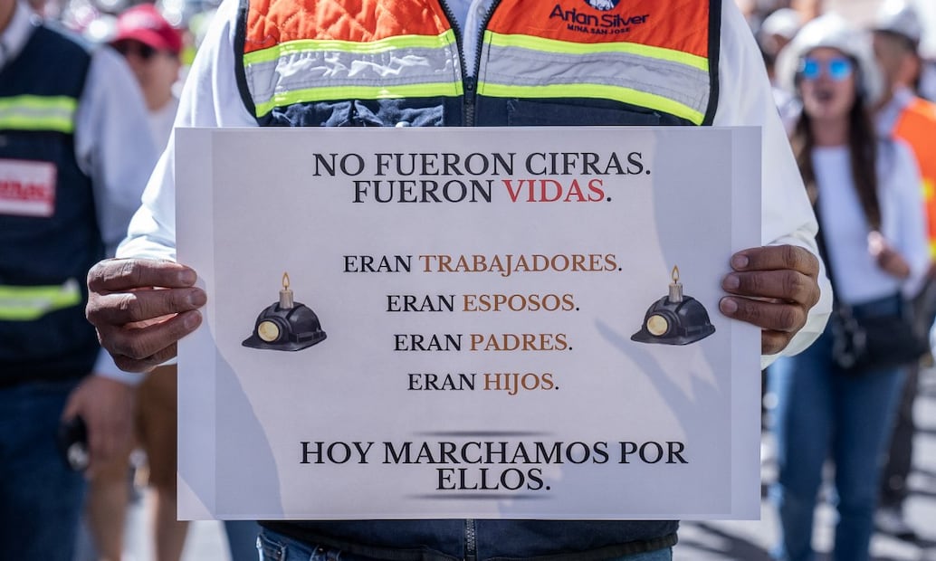 La marcha partió de la Unidad Académica de Ingeniería hacia Plaza de Armas, dónde familiares y amigos dieron un pronunciamiento al respecto. Foto: Diana Valdez