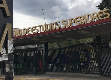 Alumna de la FES Acatlán somete a conductor de taxi que intentó asaltarla; personal de la UNAM la auxilia