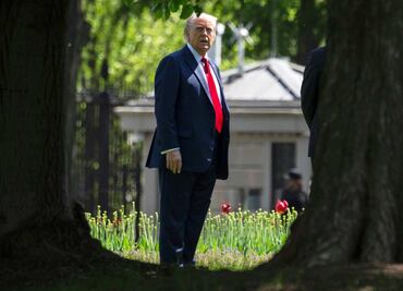 Trump pone su "toque" a la Casa Blanca; renueva el Despacho Oval con arte, astas y nuevos detalles