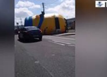 Minion provoca caos en carretera