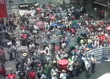 Miembros del SME marchan hacia Sedesol; cierran Eje 1 Poniente