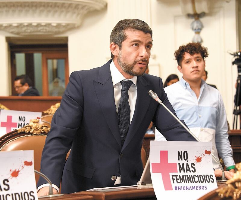 Mauricio Tabe, también vicepresidente de la Comisión de Atención al Desarrollo de la Niñez del Congreso local, acusó anomalías en el caso. Foto: ESPECIAL