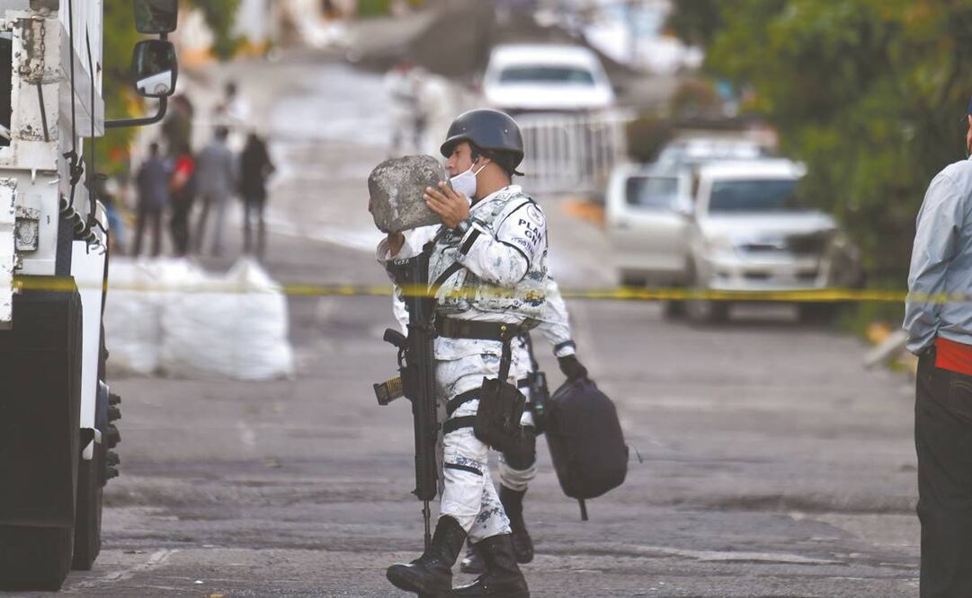 Al menos 240 militares y rescatistas han acudido a los albergues instalados en escuelas. Foto: Hugo García. EL UNIVERSAL