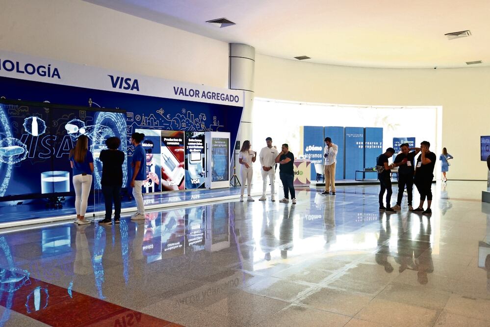 Los trabajos de la Convención Bancaria concluirán este viernes en Acapulco. Foto: de David Guzmán. EFE