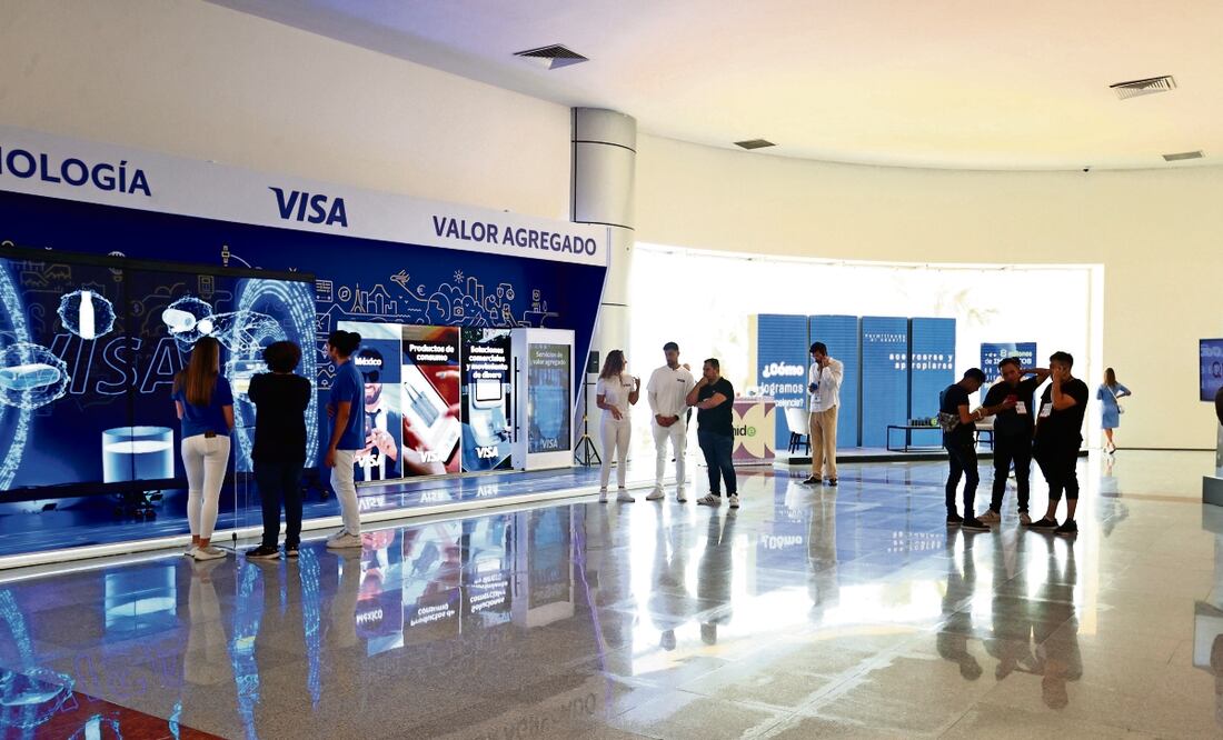 Los trabajos de la Convención Bancaria concluirán este viernes en Acapulco. Foto: de David Guzmán. EFE