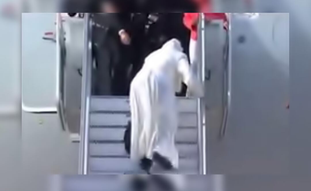 The Pope had a misstep while boarding his plane to Philadelphia. (Photo: SPECIAL)