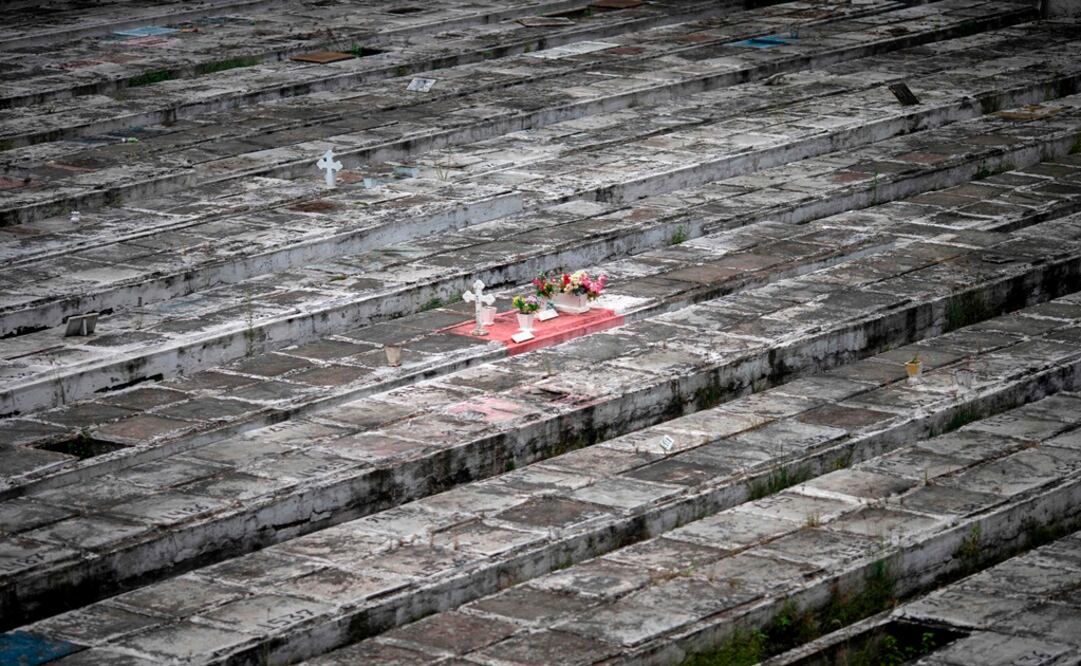 View of graves at the Caju Cemetery in Rio de Janeiro, Brazil - Photo: Mauro Pimentel/AFP