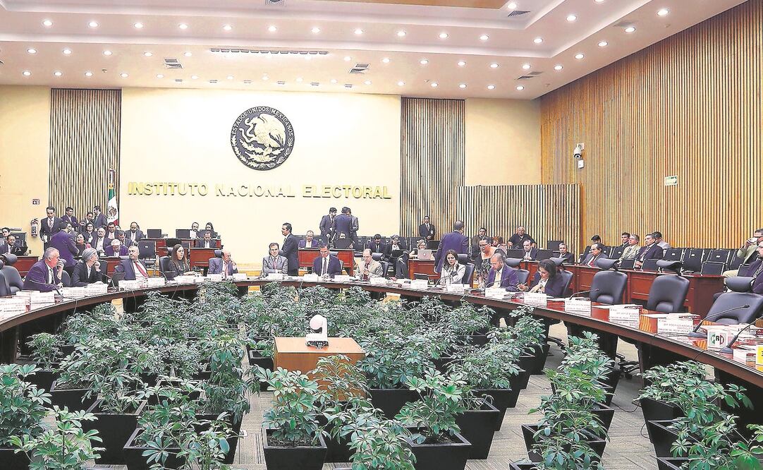 El INE reiteró su compromiso en favor de ambientes laborales libres de violencia y discriminación (ARCHIVO EL UNIVERSAL)