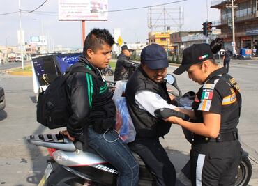 Tras extorsiones de policías de tránsito en Naucalpan, dan de baja a funcionario