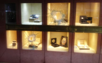 Asaltan joyería en plaza de Altavista; hieren a policía