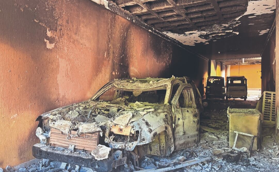 En el ataque a La Ruana quedaron tres autos calcinados y varias viviendas con vidrios rotos y paredes perforadas. Foto: de Carlos Arrieta. El Universal