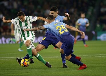 Andrés Guardado, con rabia en el Real Betis