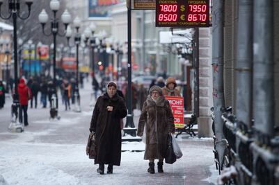 Economía mundial tendrá crecimiento constante, pero lento: FMI; pide desoír optimismo sobre bajada de la inflación