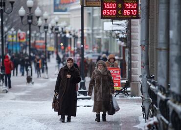 Economía mundial tendrá crecimiento constante, pero lento: FMI; pide desoír optimismo sobre bajada de la inflación