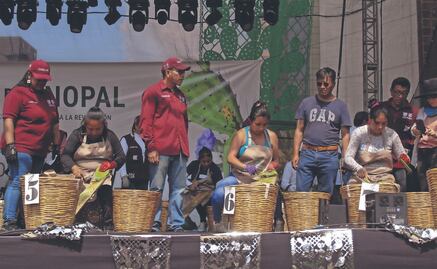 “Solo ellos pueden limpiar nopales así”; compiten en Milpa Alta desespinar verdura