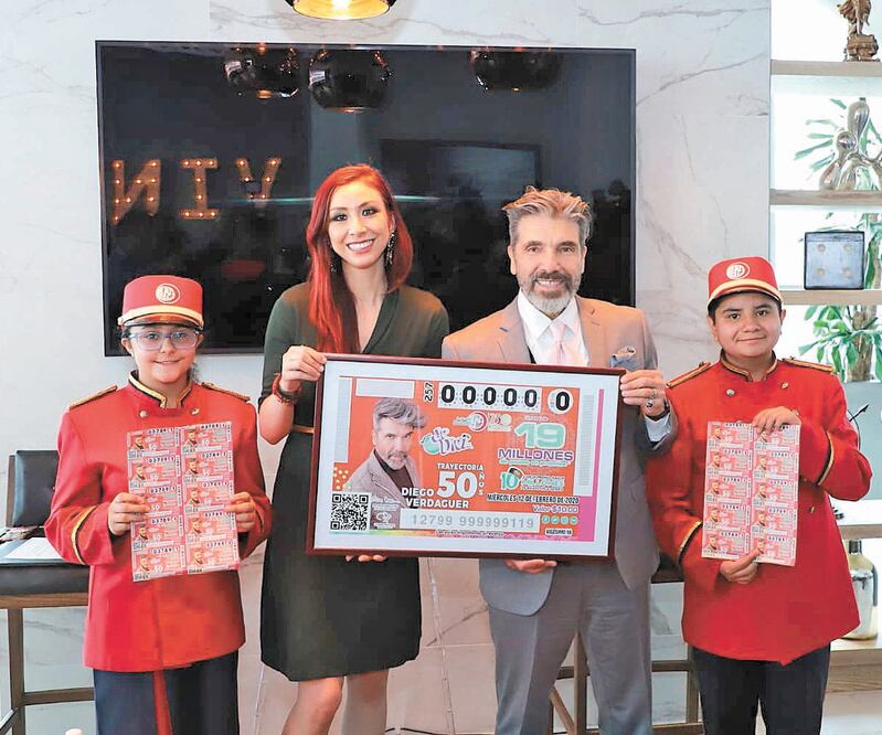 Con billete de lotería, Verdaguer festeja 50 años de carrera. CORTESÍA