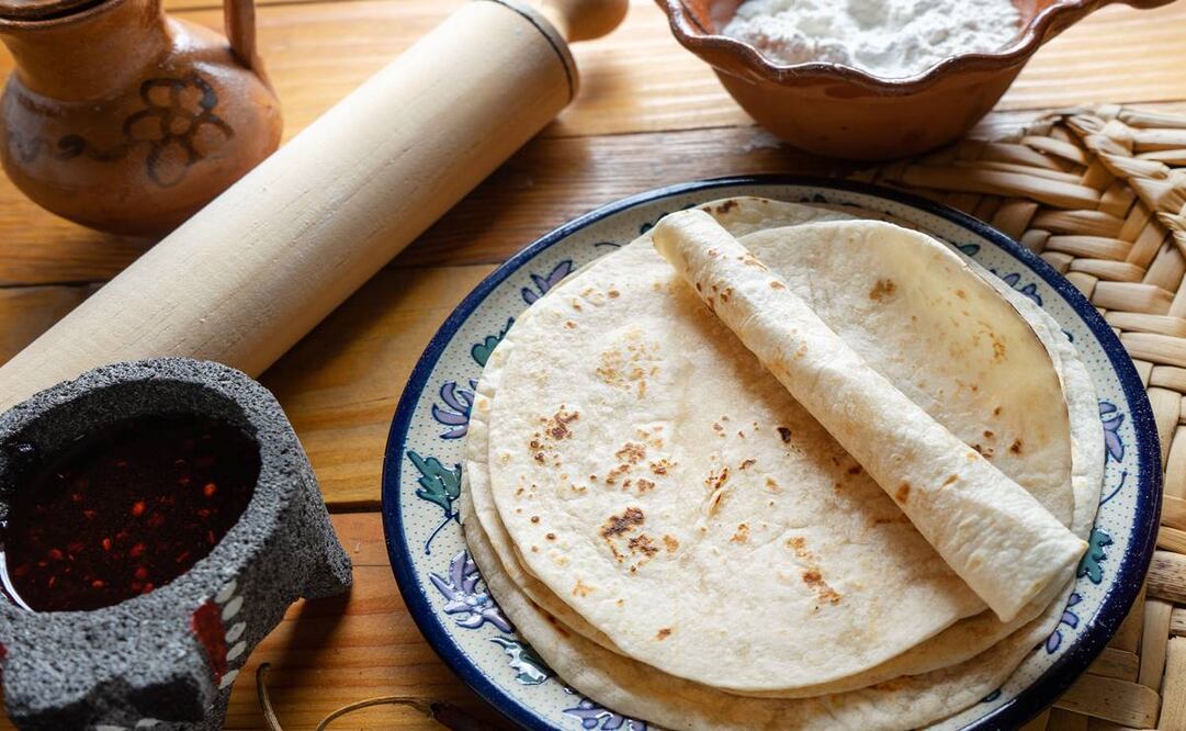 Las tortillas de harina de trigo son un gran ejemplo de cómo se integraron a la vida y dieta cotidiana los ingredientes del viejo Mundo al norte del país, a sitios a donde llegaron los misioneros a evangelizar. Foto: Istock