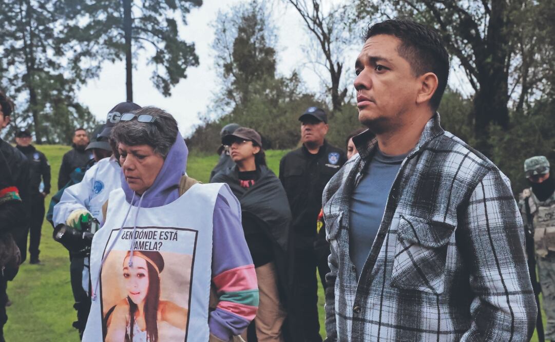 María del Carmen y Esteban, madre y hermano de Guadalupe Pamela Gallardo Volante, respectivamente, llamaron a la sociedad civil a acudir al Ajusco para unirse a la búsqueda de la joven desaparecida. FOTO: FERNANDA ZAMORA. EL UNIVERSAL