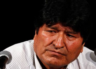 Borran nombre de Evo Morales de obras emblemáticas de su mandato