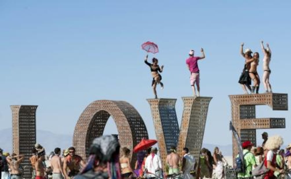 ¡Ya no soy virgen! Grítalo, si quieres estar en el Burning Man